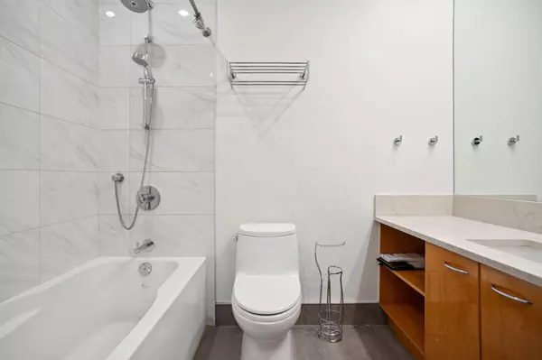 2028 W 11th AVE #210 Vancouver, BC V6J 2C9