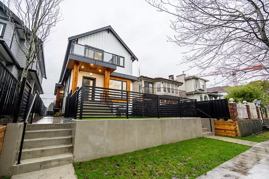 2753 Nanaimo ST #2, Vancouver, BC V5N 5E9