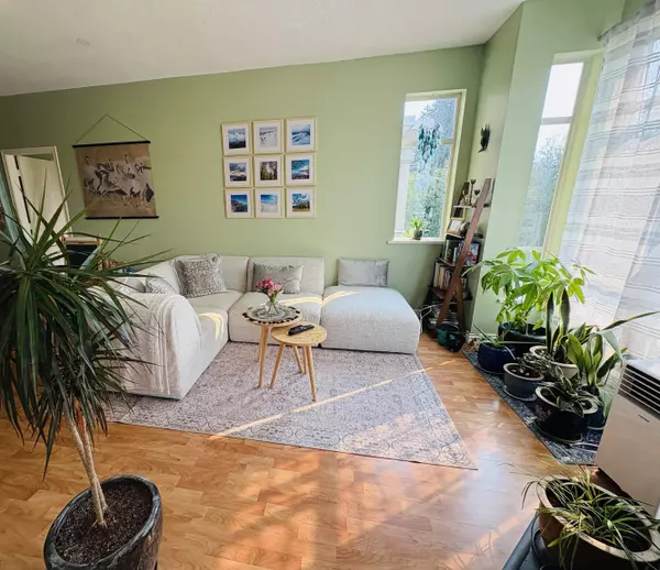 North Vancouver, BC V7H 3A1,630 Roche Point DR #315