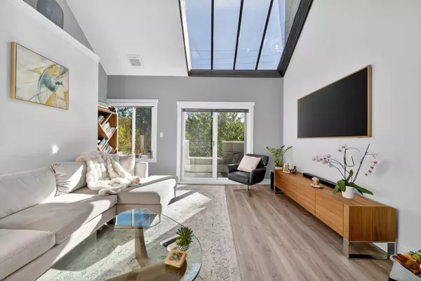 White Rock, BC V4B 1G1,15971 Marine DR #11