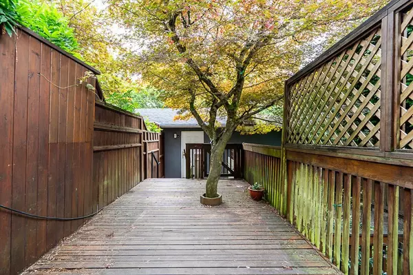 1796 W 14th AVE Vancouver, BC V6J 2J7
