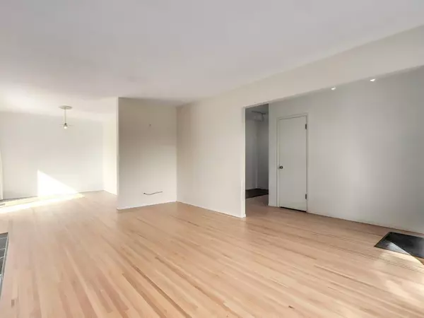 North Vancouver, BC V7H 1C7,2984 Plymouth DR