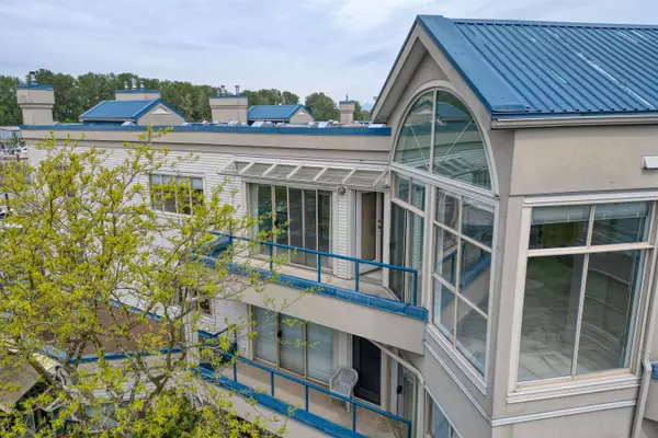 Ladner, BC V4K 1R9,4753 W River RD #304