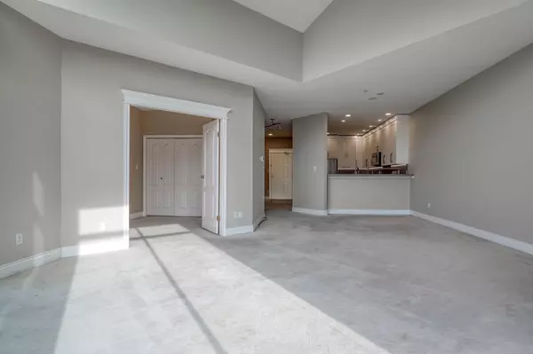 Ladner, BC V4K 1R9,4753 W River RD #304