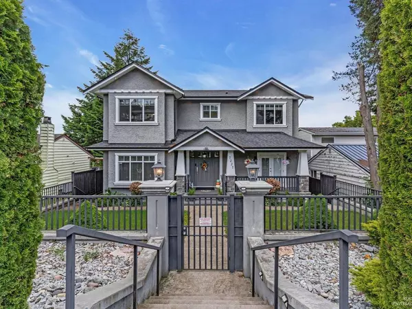 7227 Barnet RD, Burnaby, BC V5A 1E3