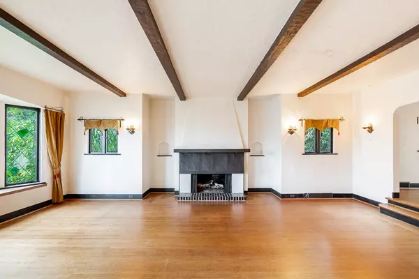 Vancouver, BC V6L 1T9,2806 W King Edward AVE