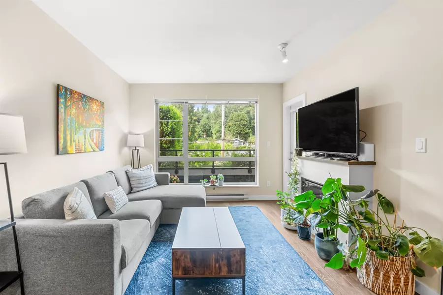 1330 Marine DR #215, North Vancouver, BC V7P 1T4