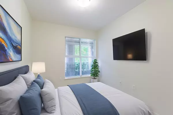 Surrey, BC V3Z 0L3,3323 151 ST #217