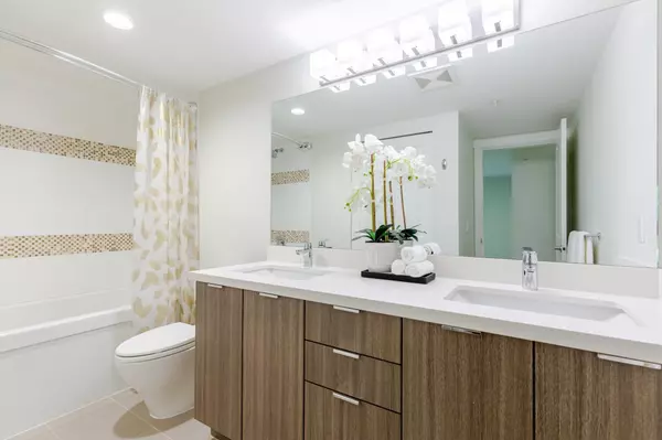 Surrey, BC V3Z 0L3,3323 151 ST #217