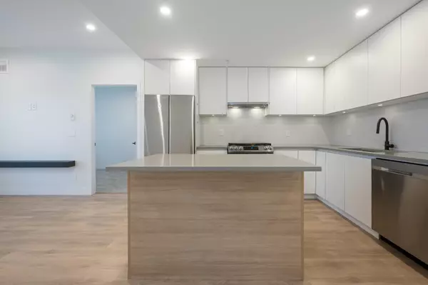 Surrey, BC V3W 3N5,8496 120 ST #311