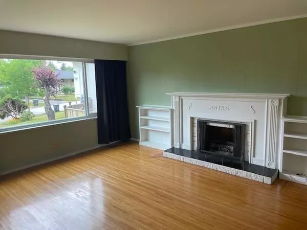 Surrey, BC V3R 5B3,10977 Jay CRES