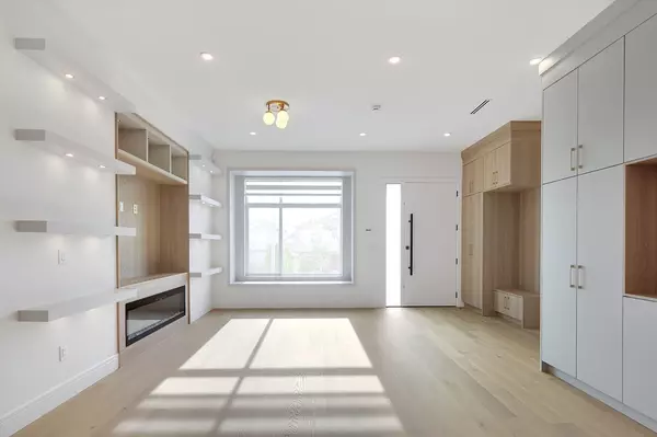 7815 18th AVE, Burnaby, BC V3N 1J5