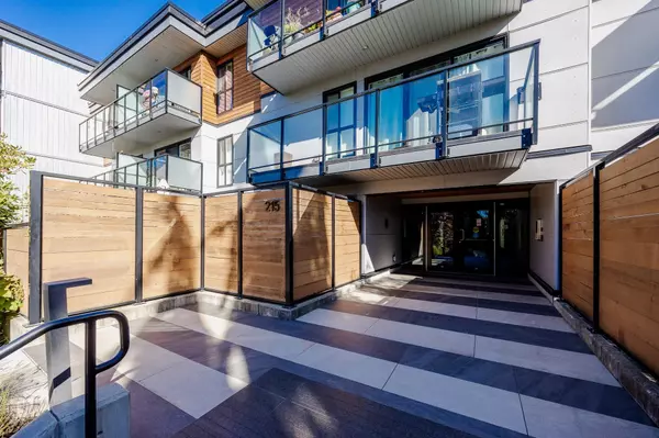 New Westminster, BC V3M 4P1,215 Mowat ST ##213