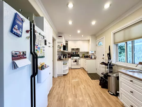 Burnaby, BC V3J 1H8,9525 Sullivan ST