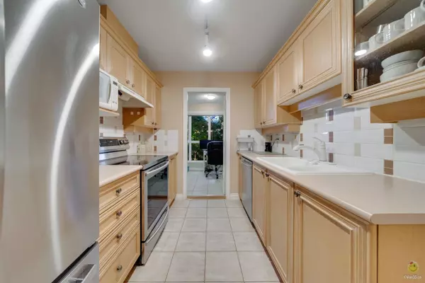 Vancouver, BC V6P 1M9,988 W 54th AVE #101