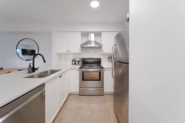 225 E 19th AVE #101 Vancouver, BC V5V 1J3