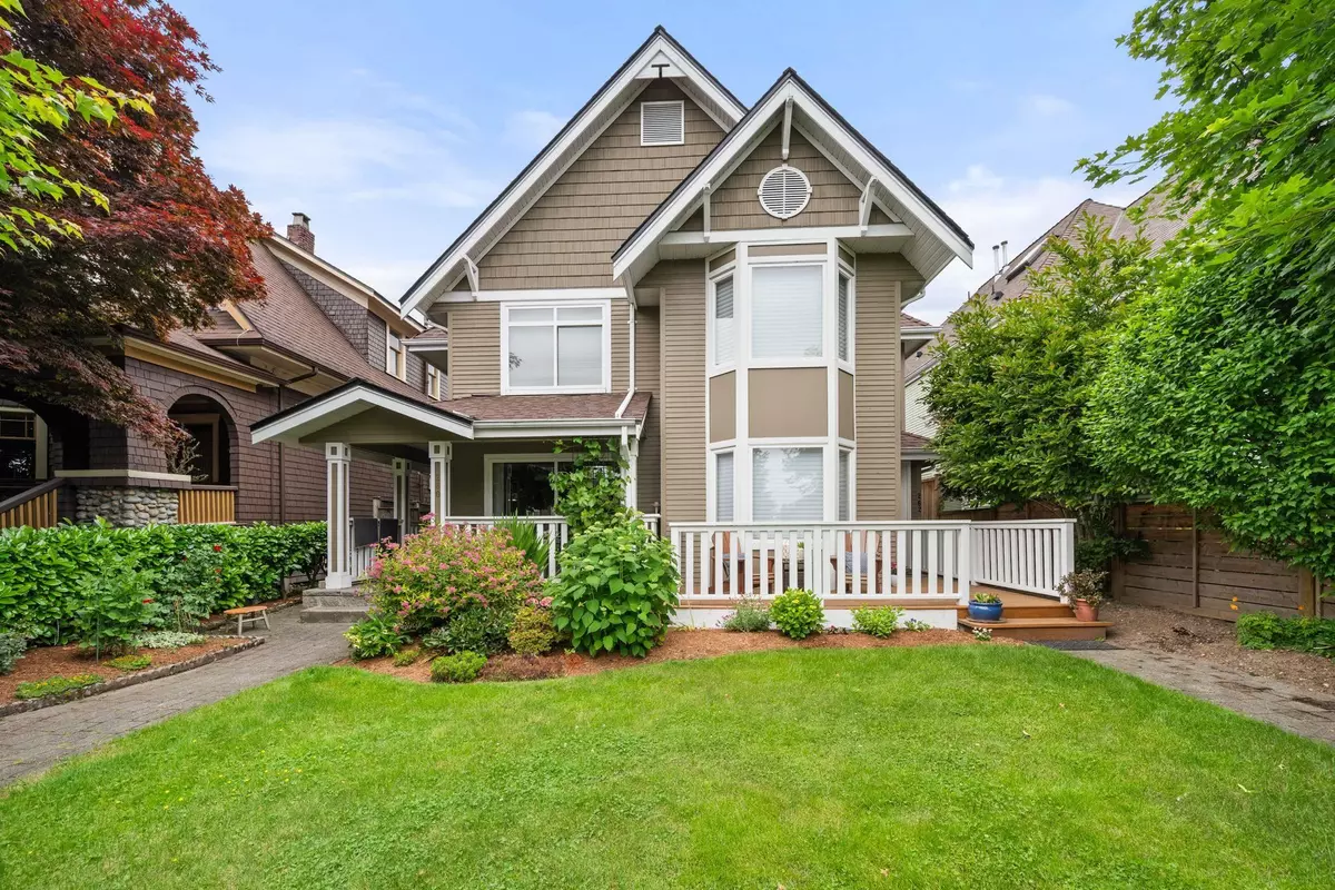 North Vancouver, BC V7L 2E1,262 E 10th ST