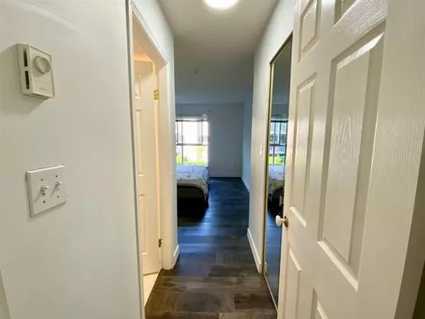 Surrey, BC V3W 0M7,13727 74 AVE #213