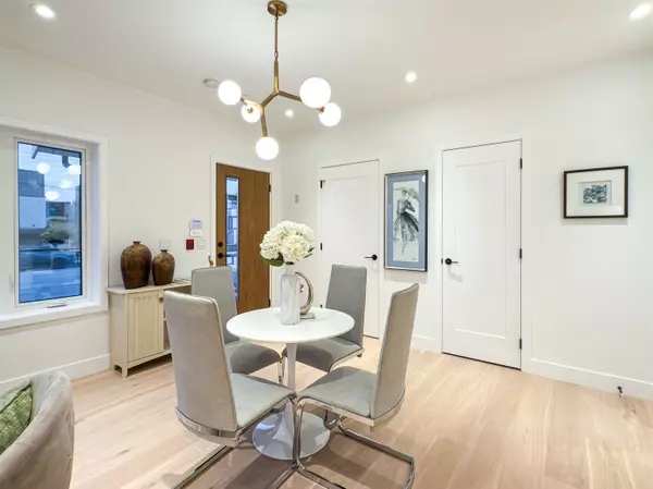 Vancouver, BC V6P 1H5,6815 Oak ST