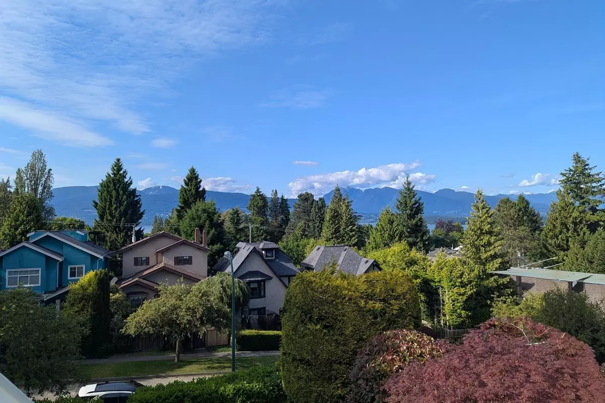 Vancouver, BC V6R 2L6,4190 W 11th AVE