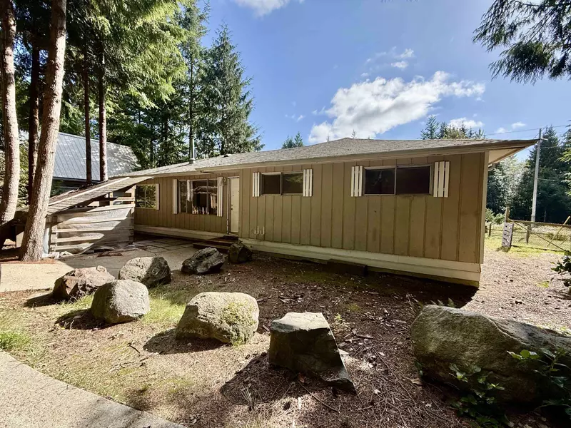 1290 Stewart RD, Gibsons, BC V0N 1V7