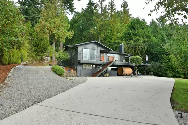 482 Elphinstone AVE, Gibsons, BC V0N 1V1