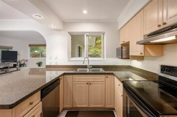 850 Jefferson AVE West Vancouver, BC V7T 2A4