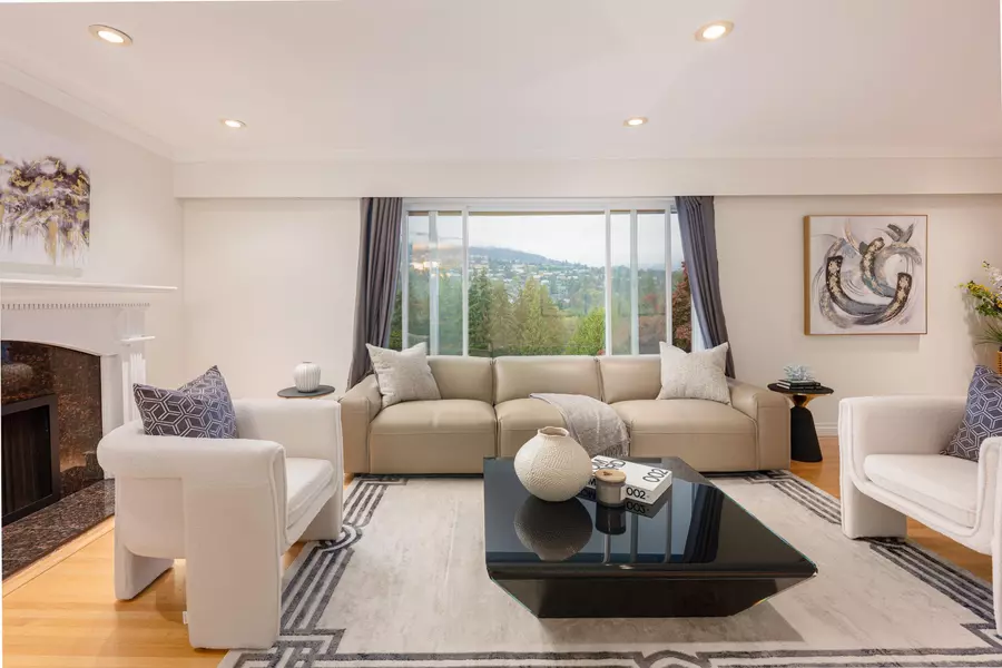 850 Jefferson AVE, West Vancouver, BC V7T 2A4