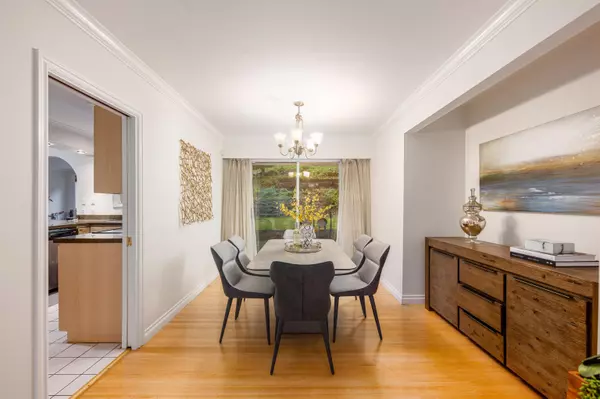 850 Jefferson AVE West Vancouver, BC V7T 2A4