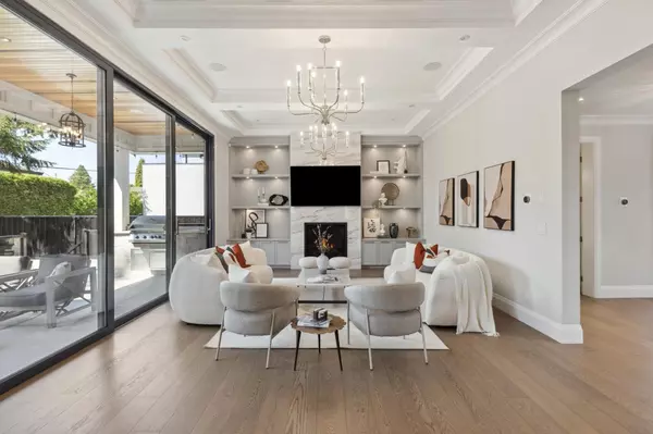 North Vancouver, BC V7R 1M9,939 Forest Hills DR