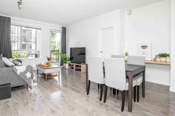 553 Foster AVE #207, Coquitlam, BC V3J 0B5