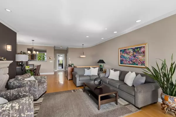 2362 Marine DR West Vancouver, BC V7V 1K8