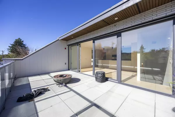778 W 27th AVE #203 Vancouver, BC V5V 2K9