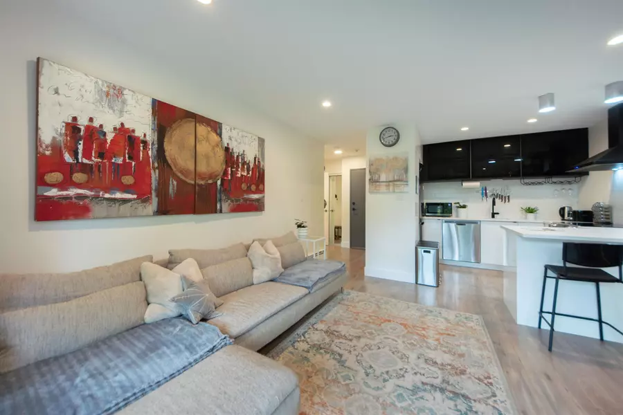 1718 Nelson ST #402, Vancouver, BC V6G 1M8