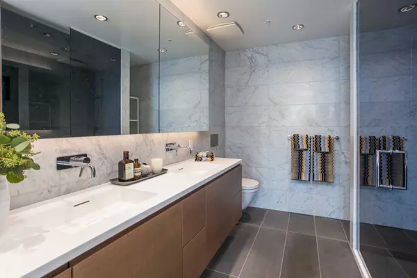 1289 Hornby ST #4608 Vancouver, BC V6Z 0G7