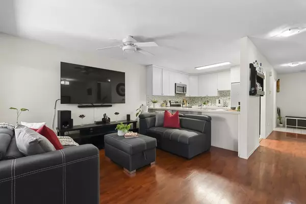 Surrey, BC V3R 0S1,10051 155 ST #43