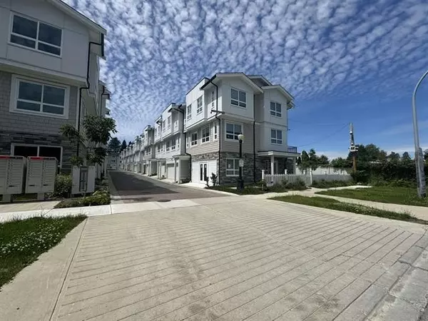 8181 135a ST #27, Surrey, BC V3W 3N8