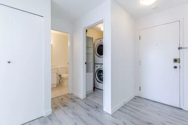 Surrey, BC V3W 9C6,13771 72a AVE #309