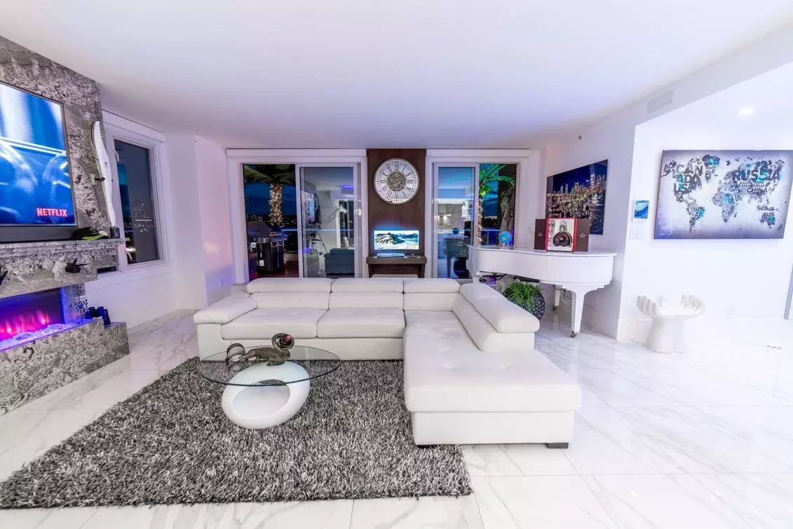 Vancouver, BC V6Z 2Y8,199 Drake ST #PH