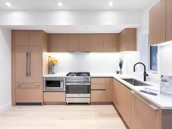 Vancouver, BC V6P 1H5,6809 Oak ST