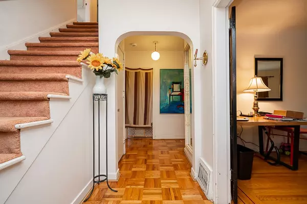 Vancouver, BC V6M 3E3,6138 Granville ST