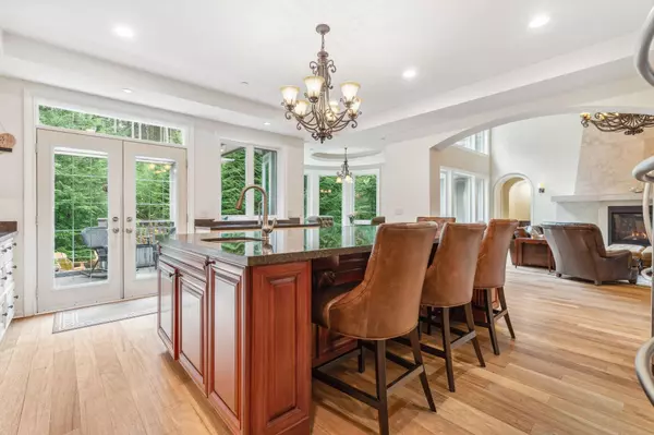 320 Forestview LN Anmore, BC V3H 0A3