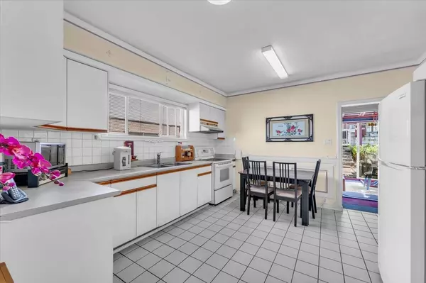 2168 Renfrew ST Vancouver, BC V5M 3J5