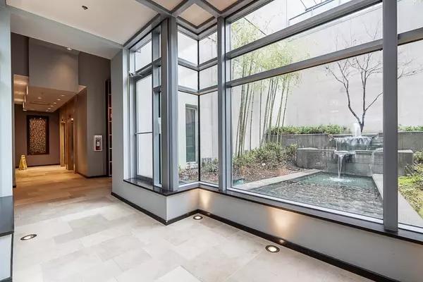 Vancouver, BC V6B 1L7,822 Seymour ST #1003