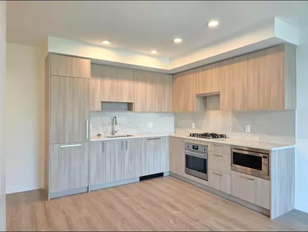 Surrey, BC V3T 0S1,13350 Central AVE #509