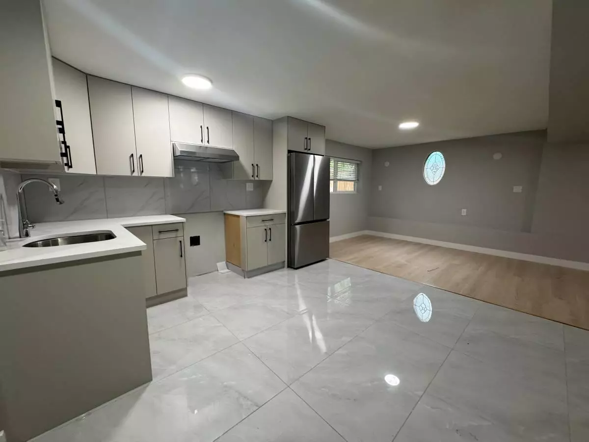 Maple Ridge, BC V2X 7S9,20809 117 Ave #Suite