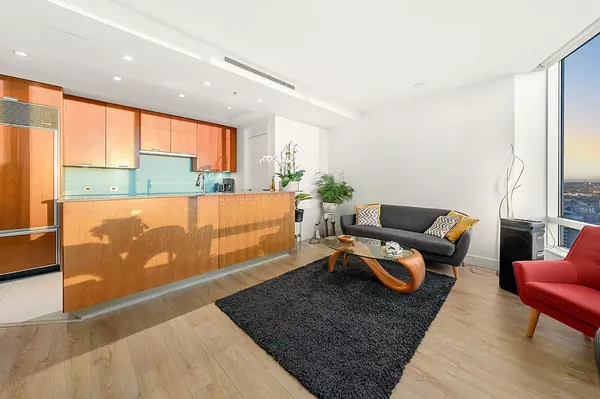 Vancouver, BC V6C 2C6,1077 W Cordova ST #4006