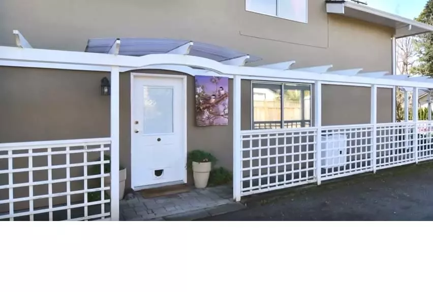 White Rock, BC V4B 3J8,1512 Nichol RD