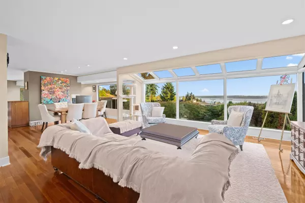 West Vancouver, BC V7S 2V8,4579 Woodgreen CT