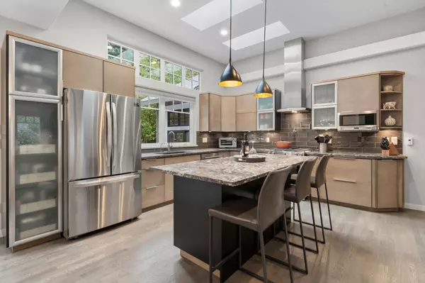 North Vancouver, BC V7P 2T1,2140 Pemberton AVE